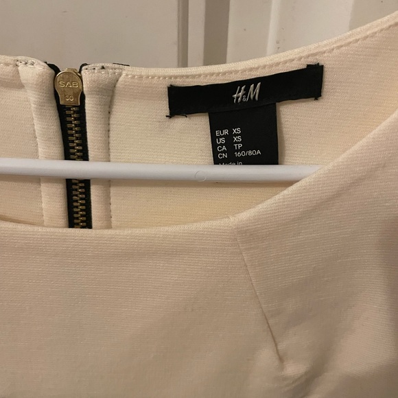 Off white and black color block dress - Picture 2 of 2